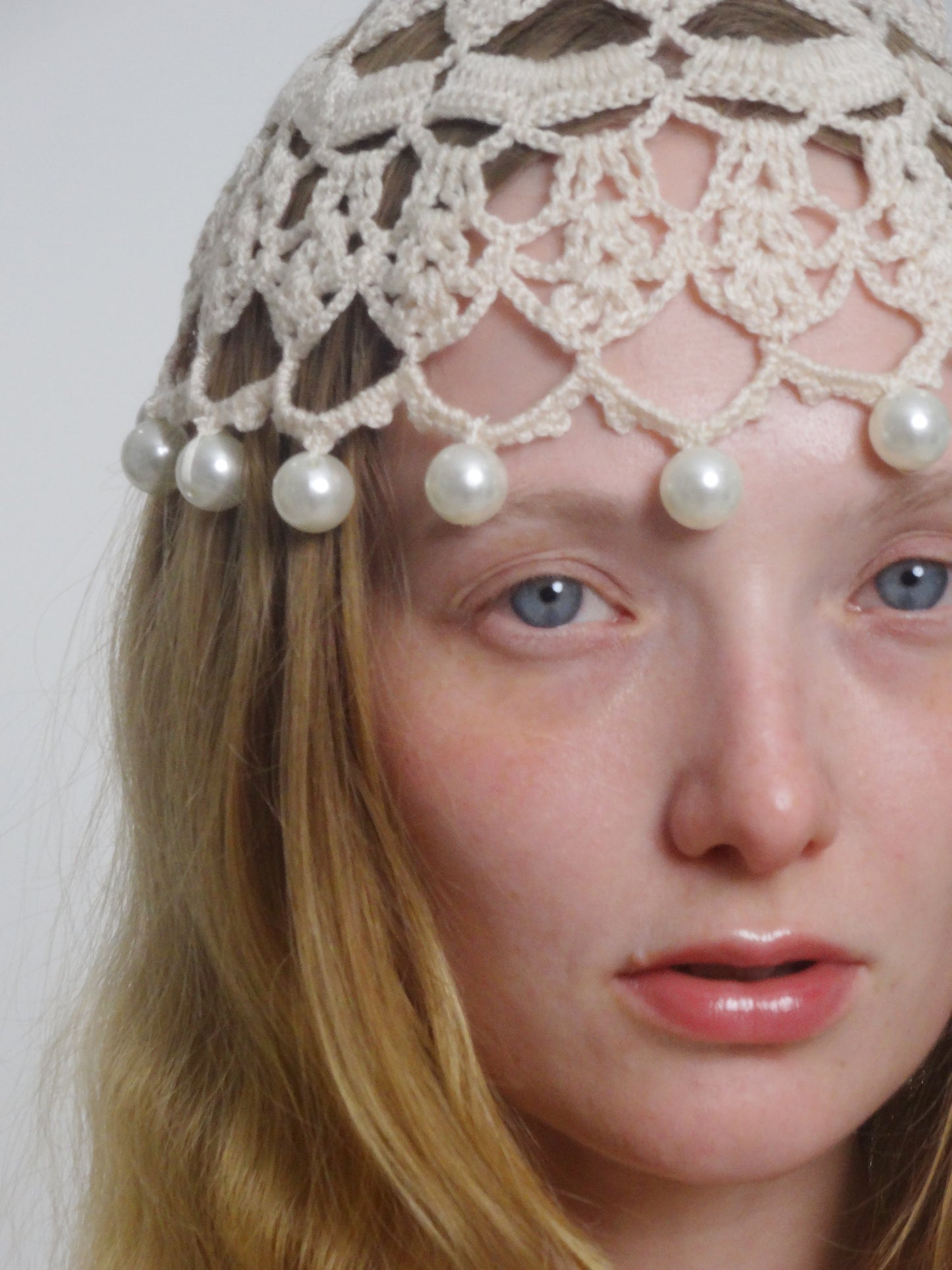 BEIGE PEARLS HEADPIECE