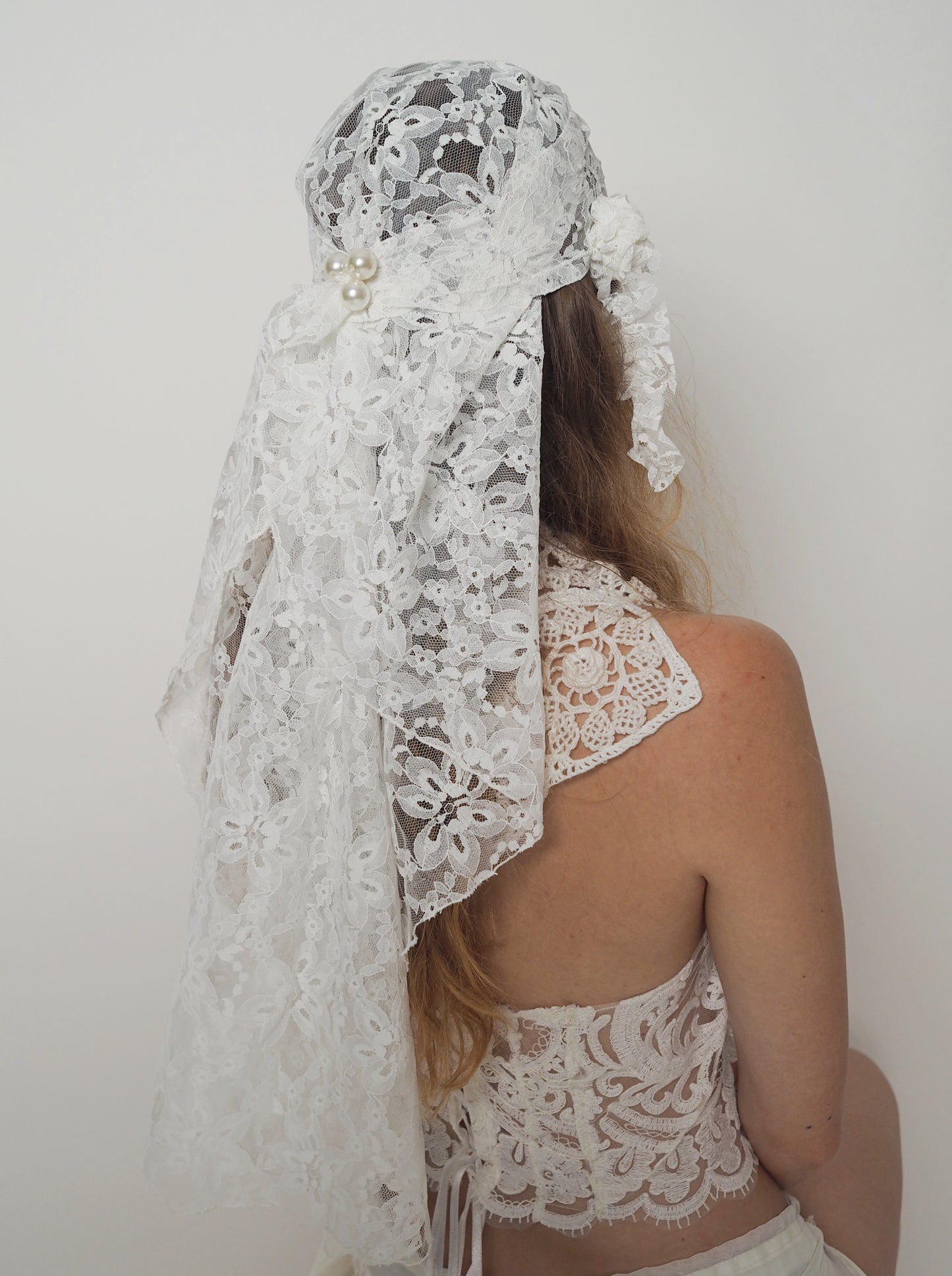 White lace headpiece