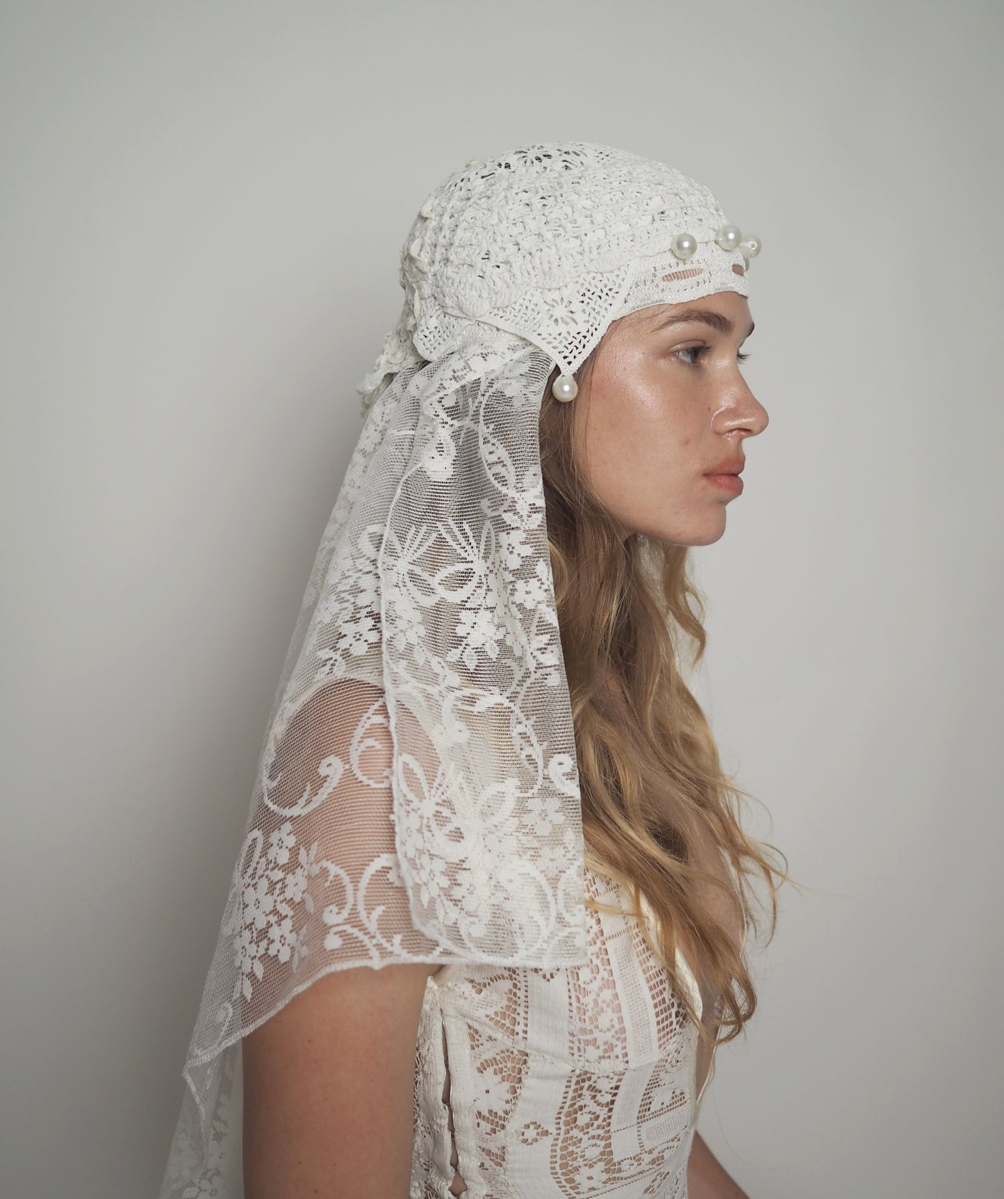 White headpiece pearls