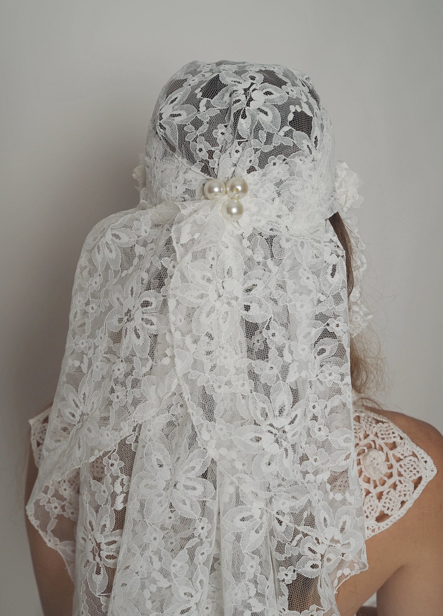 White lace headpiece