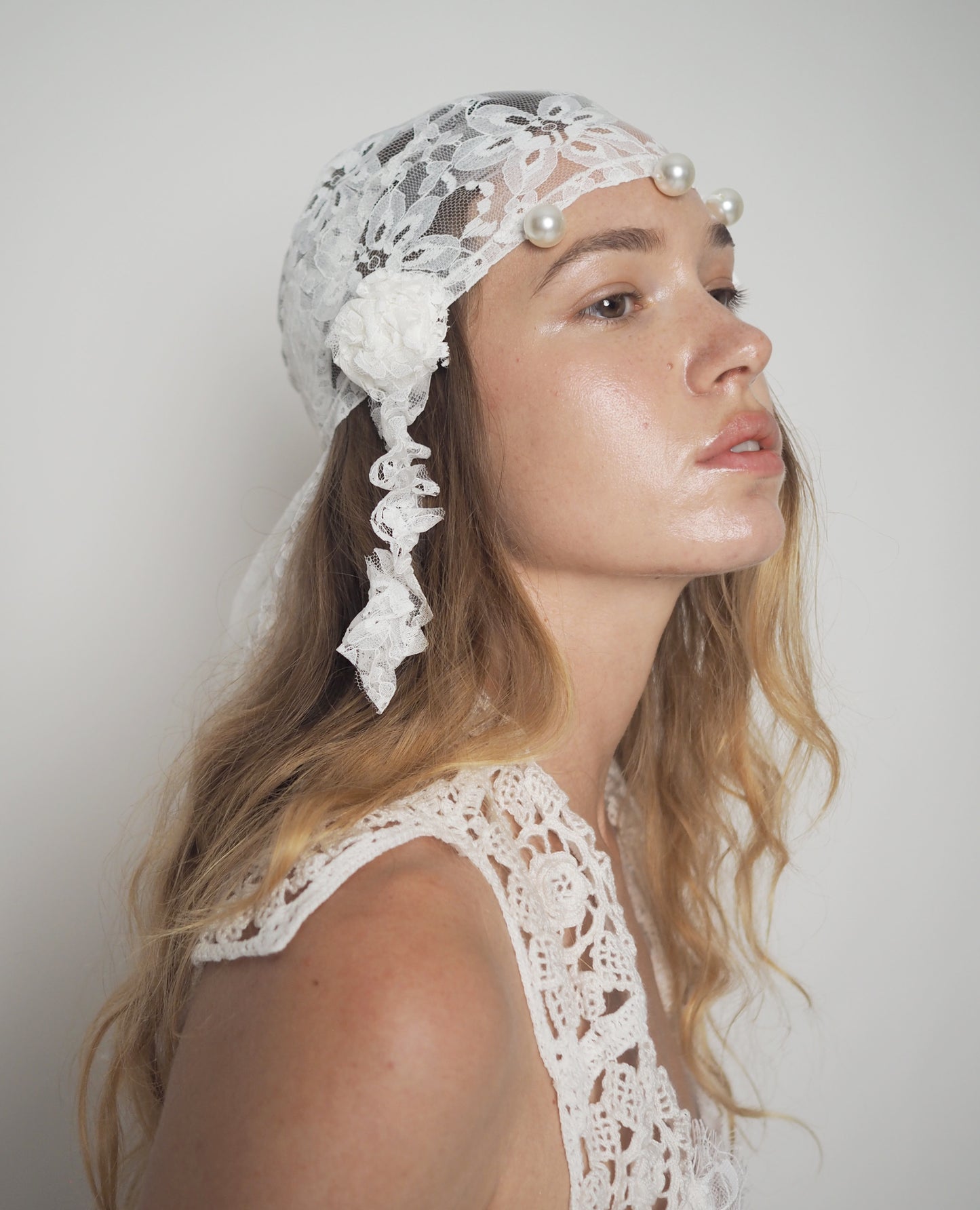 White lace headpiece